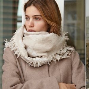 Aritzia Diamond Mosaic Blanket Scarf